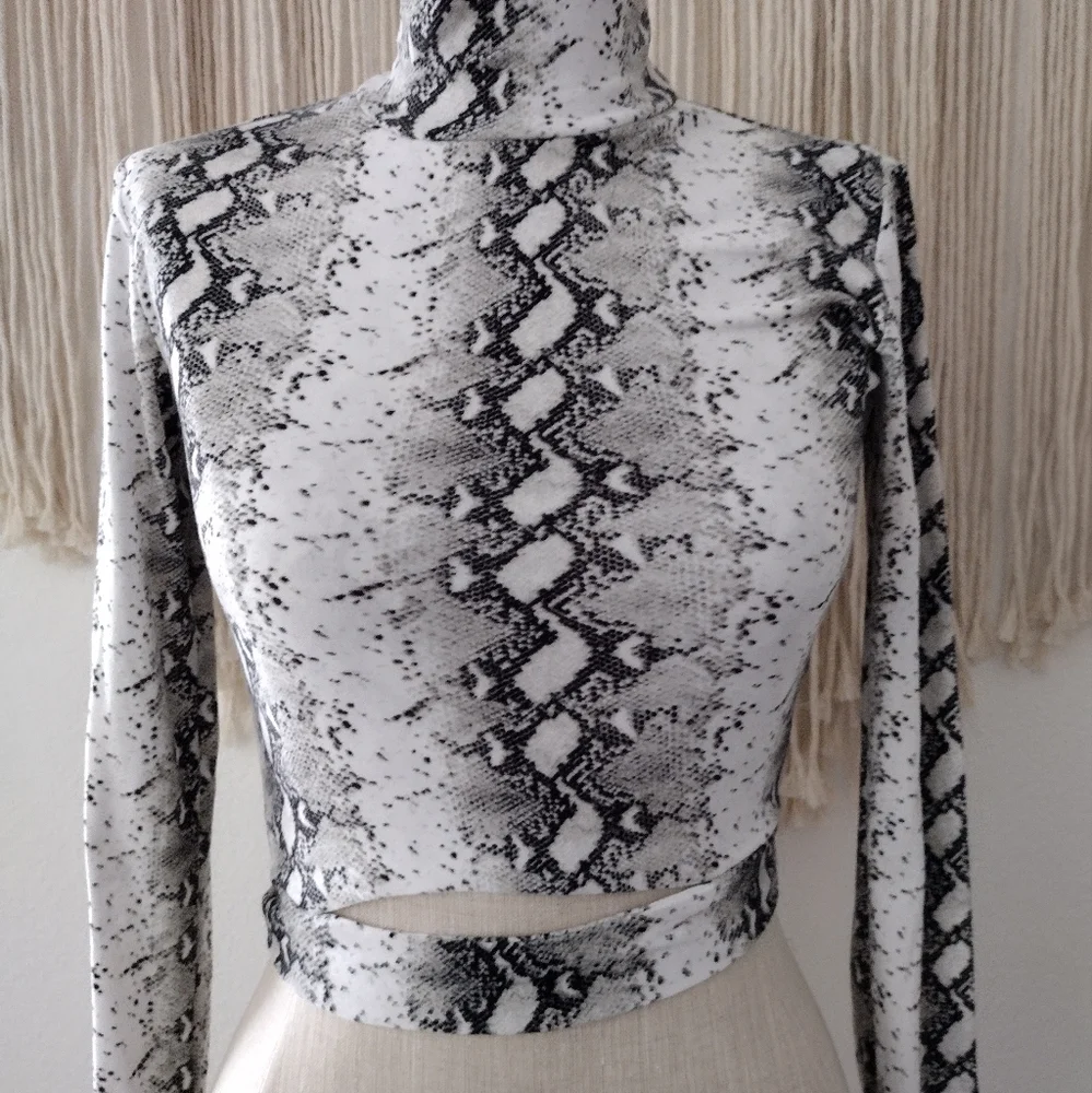 Crop top - Picture 3 of 8
